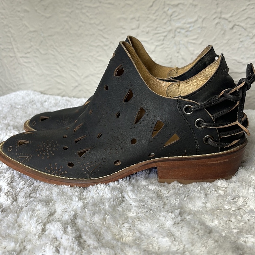 Musse & Cloud Anthropologie Coolise Leather Laser Cut Bootie - Picture 3 of 13